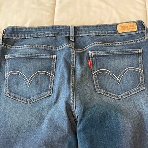 Women’s Levi jeans